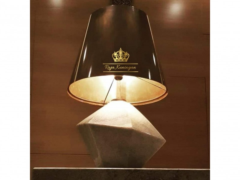 Lampu Meja Kuningan